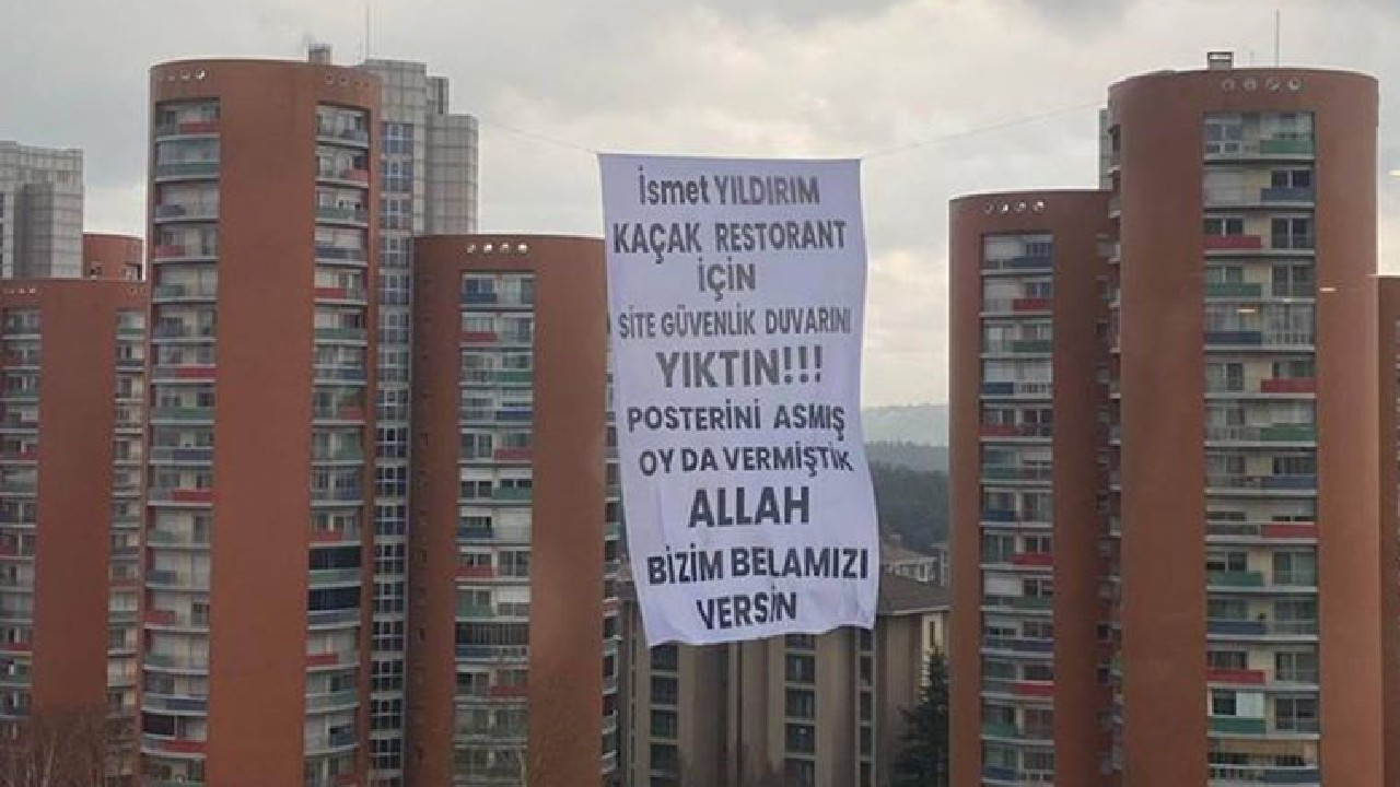 AK Partili başkana dev pankartla protesto: Allah bizim belamızı versin