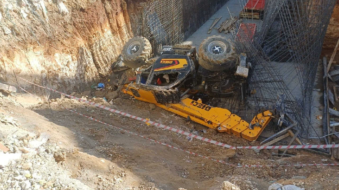 Adıyaman'da iş makinesi devrildi: 1 yaralı