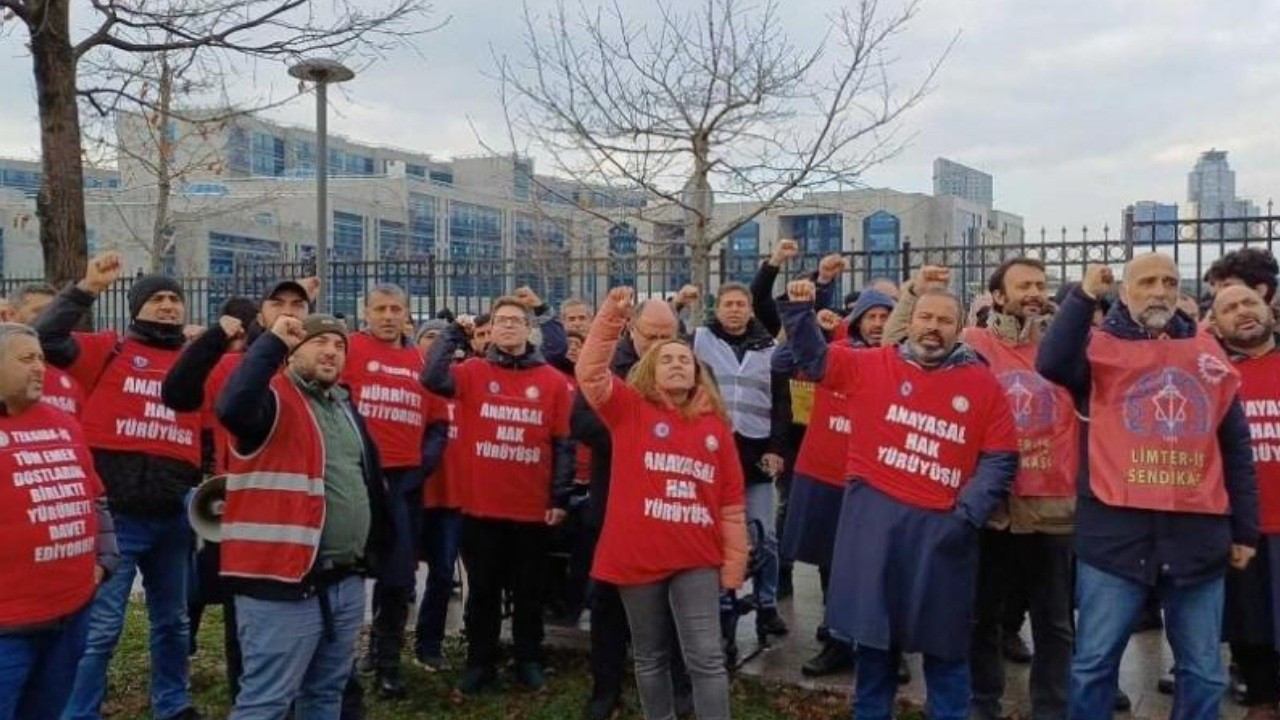 Barikat kaldırıldı, Polonez işçileri yürüyüşe geçti