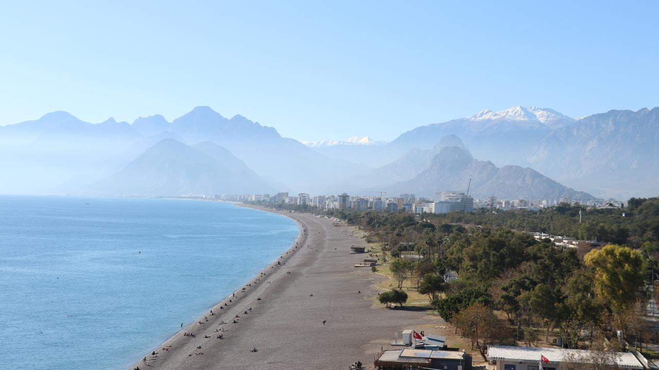 Antalya'da kış ayında deniz keyfi