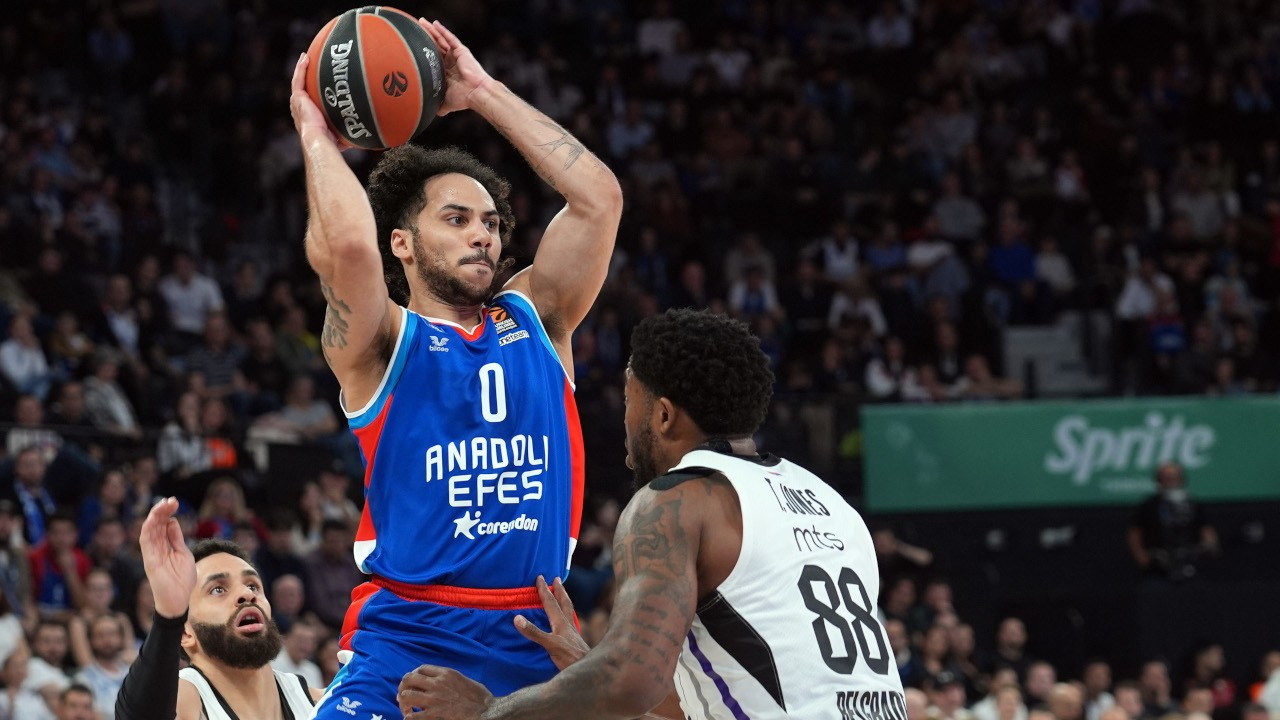 Anadolu Efes sahasında kazandı