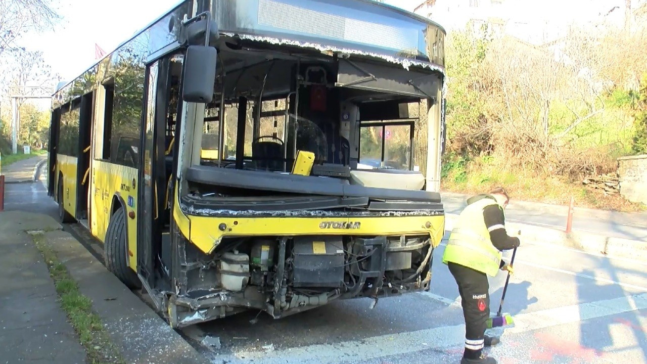 Sarıyer'de İETT otobüsü otomobile çarptı: 2 yaralı