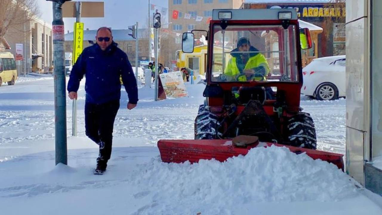 Ardahan’da kar mesaisi