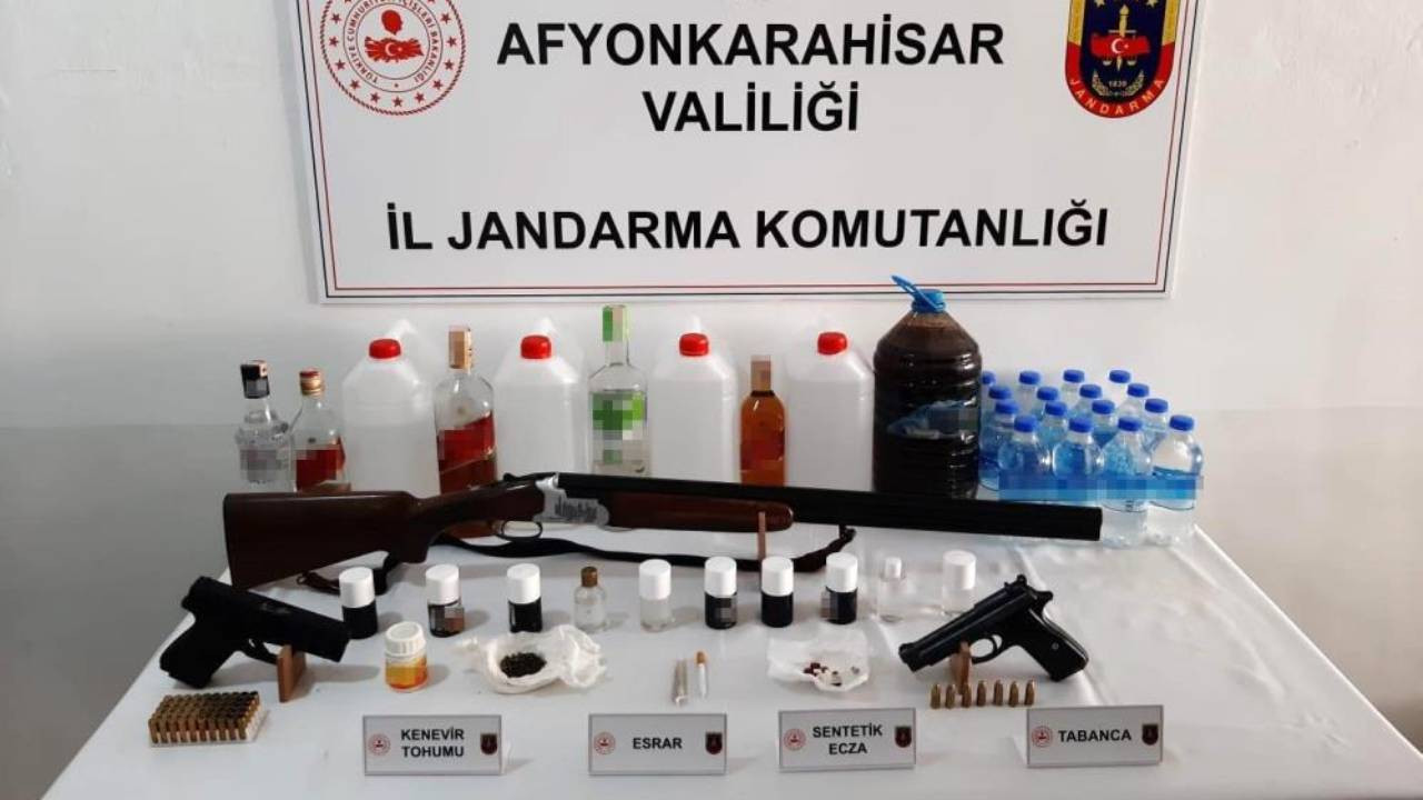 Afyon'da uyuşturucu, silah ve kaçak alkol operasyonu