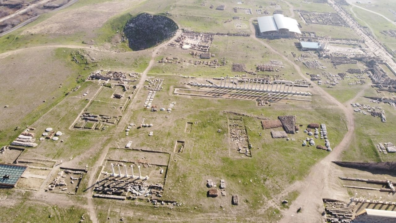 Arkeolojik kazılarda ortaya çıktı: Laodikya'daki tiyatroların birisi halk,  diğeri iş insanları içinmiş - Sayfa 1