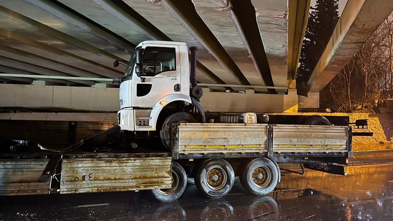 Bakırköy’de  'sabıkalı' üst geçitte yine kaza