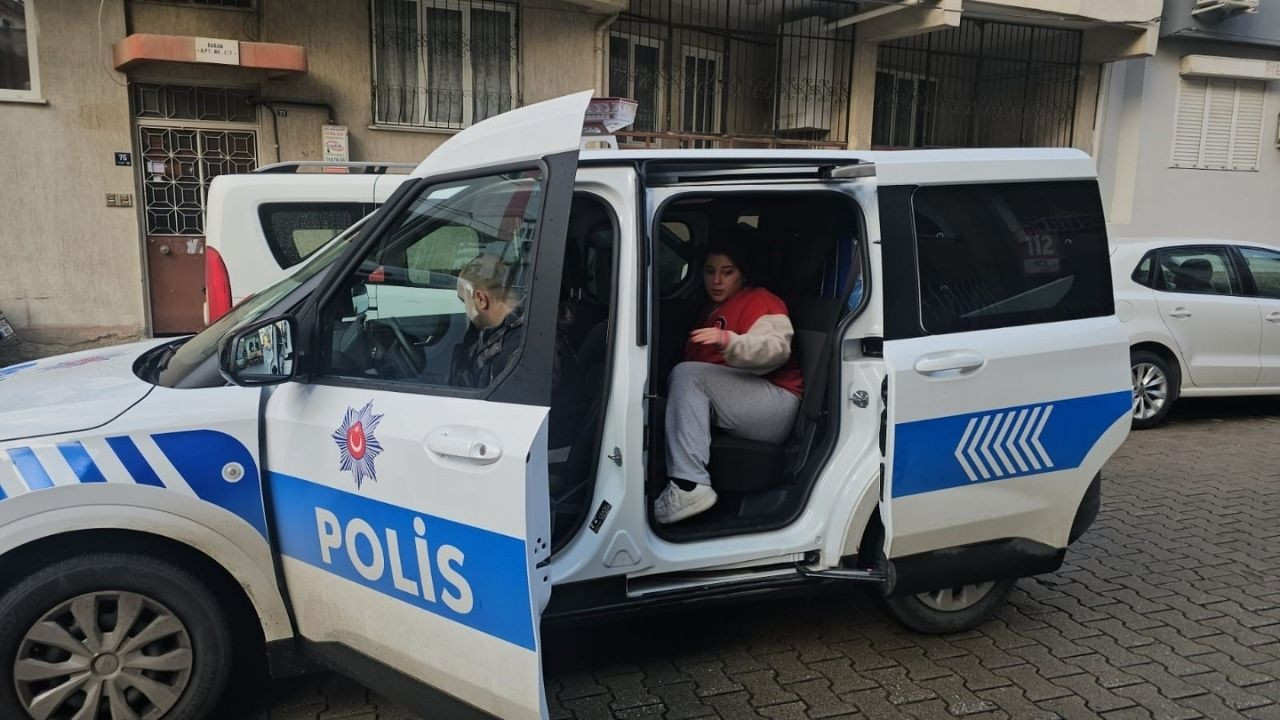 Polisler, kazada yaralanan öğrenciyi sınava yetiştirdi