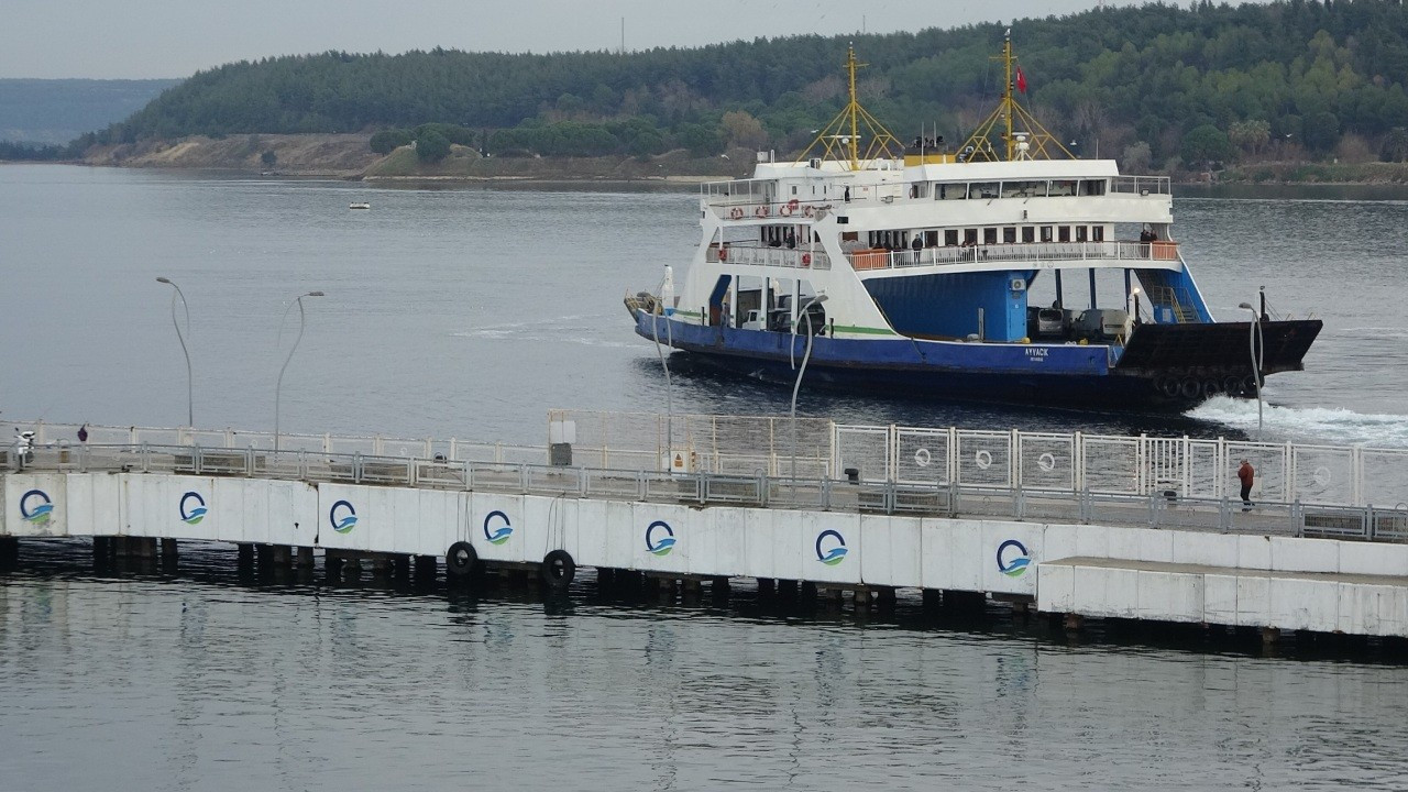 Gökçeada ve Bozcaada'ya bazı feribot seferleri iptal edildi