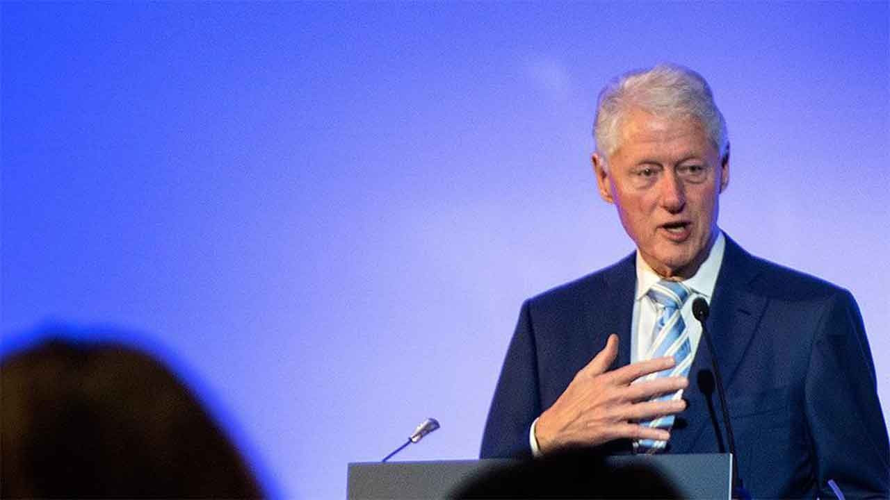 Bill Clinton hastaneye kaldırıldı