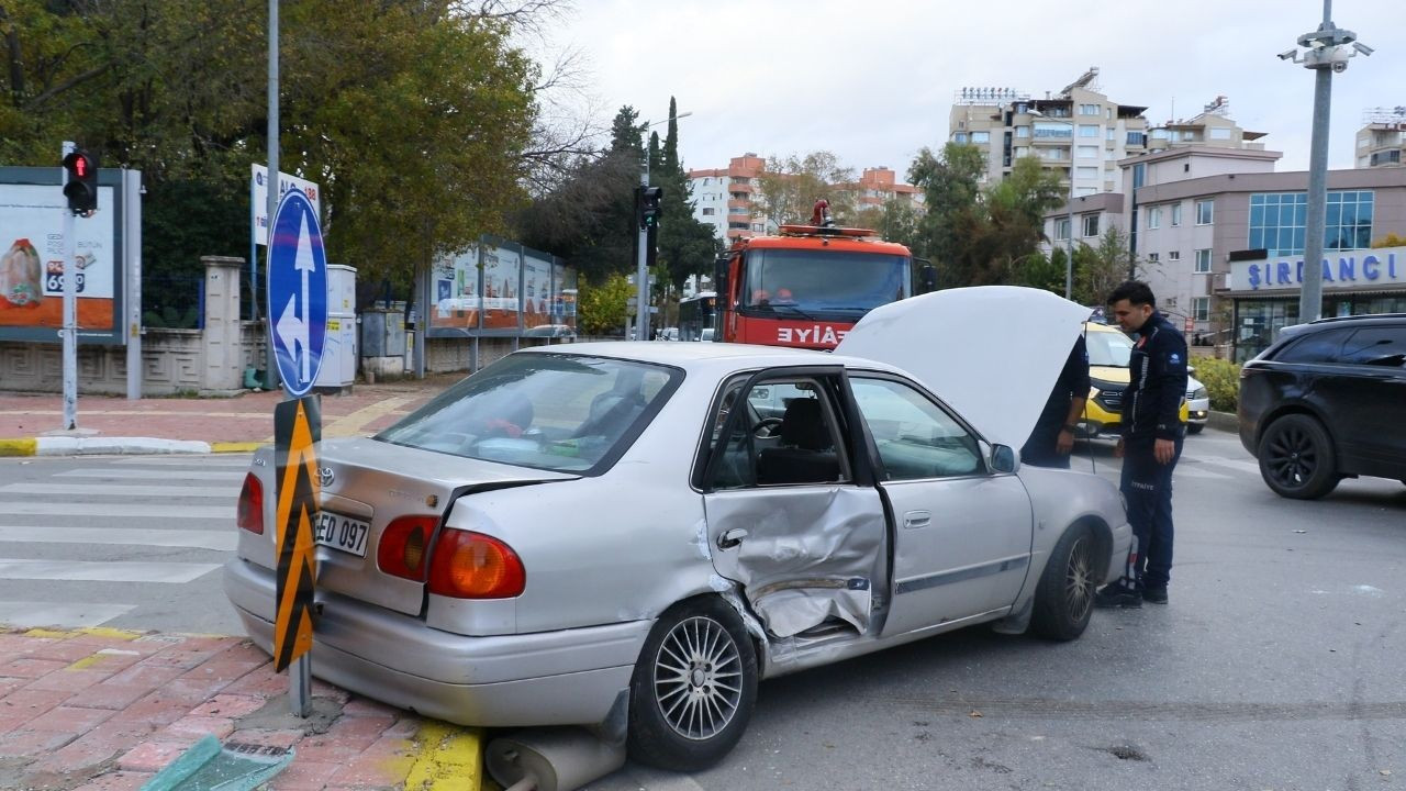 'Dönülmez' tabelasını dikkate almadı, kaza yaptı