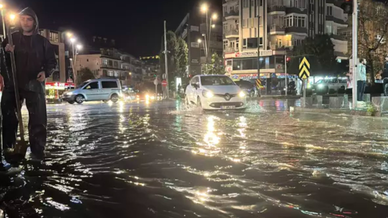 Alanya'da sağanak nedeniyle su baskınları yaşandı