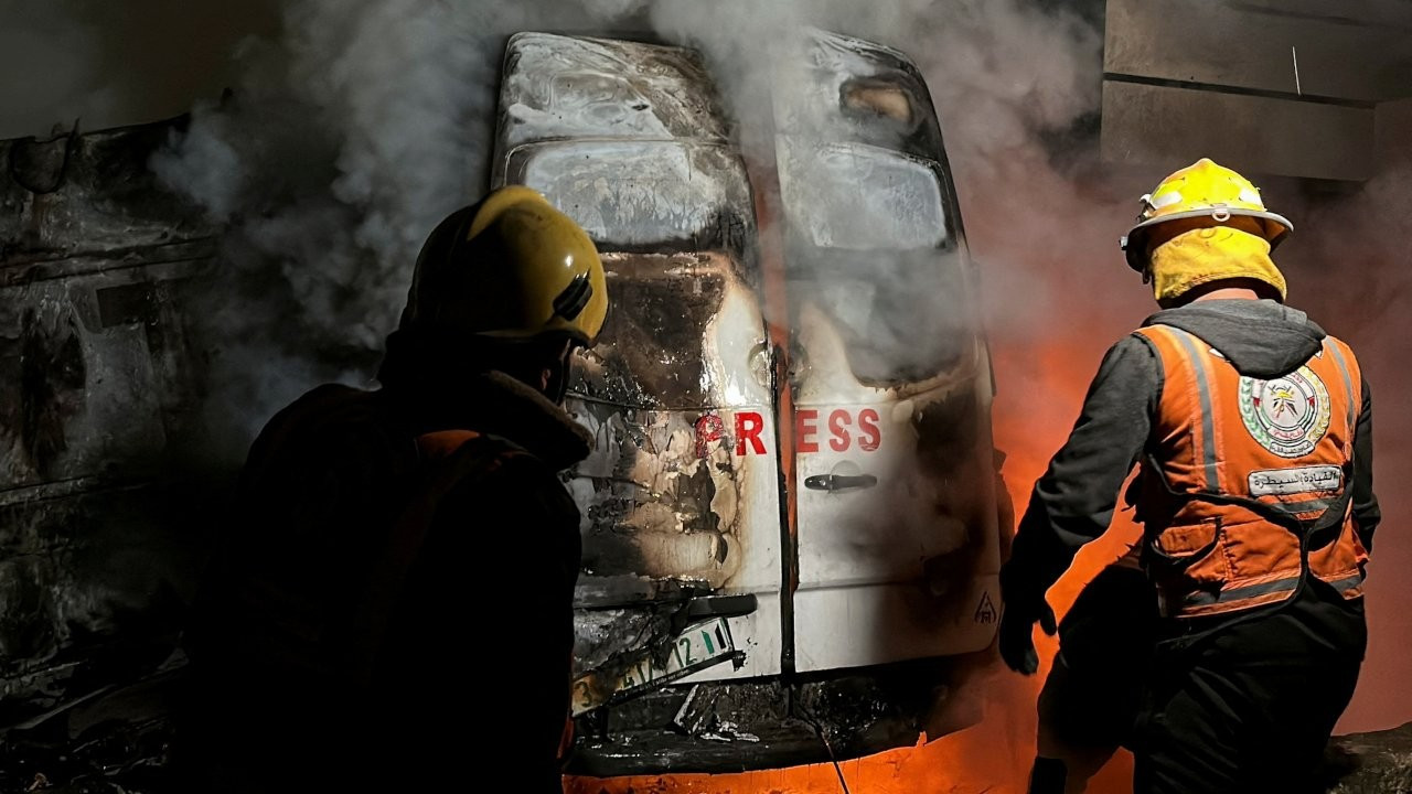 İsrail'den Gazze'ye bombalı saldırı: 5 gazeteci canlı yayın aracında öldürüldü