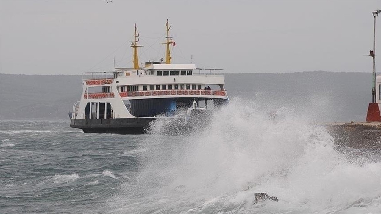 Bozcaada ve Gökçeada'ya feribot seferleri iptal edildi