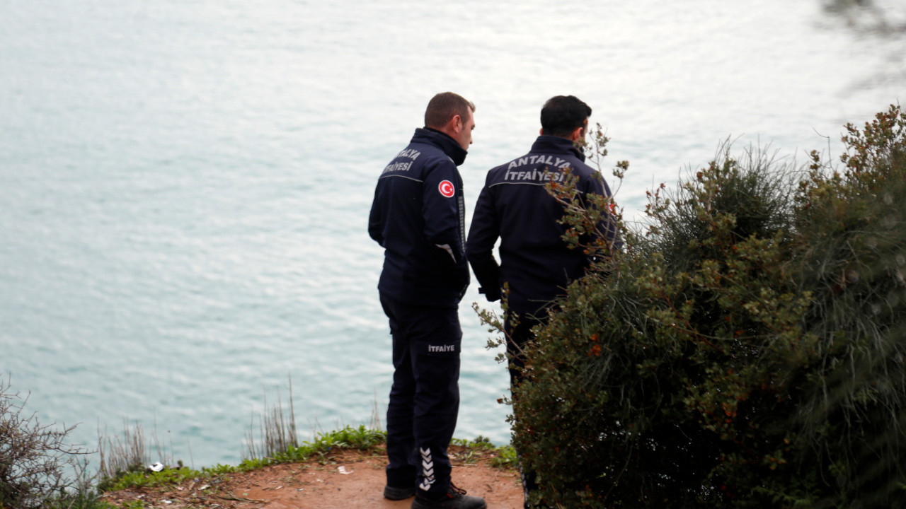 Antalya'da falezlerden düşen otomobil sürücüsü için arama devam ediyor