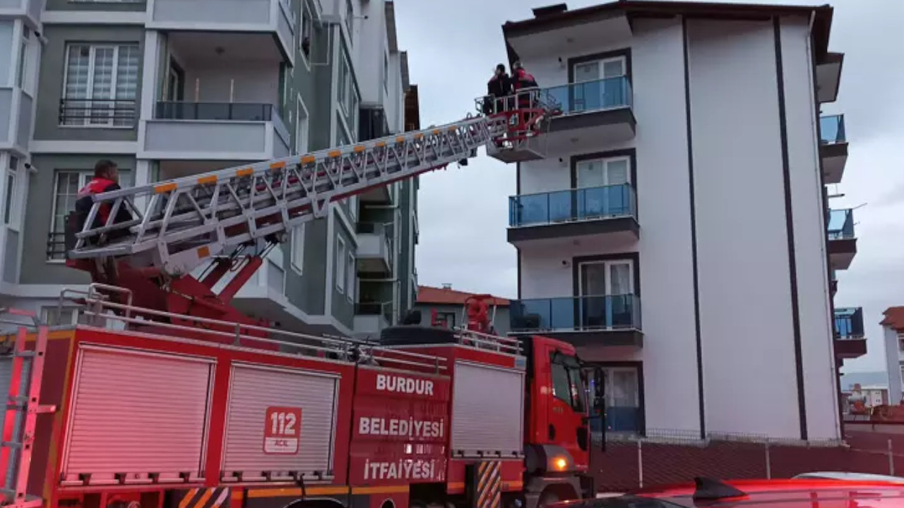 Balkondan eve giren polis baygın halde buldu