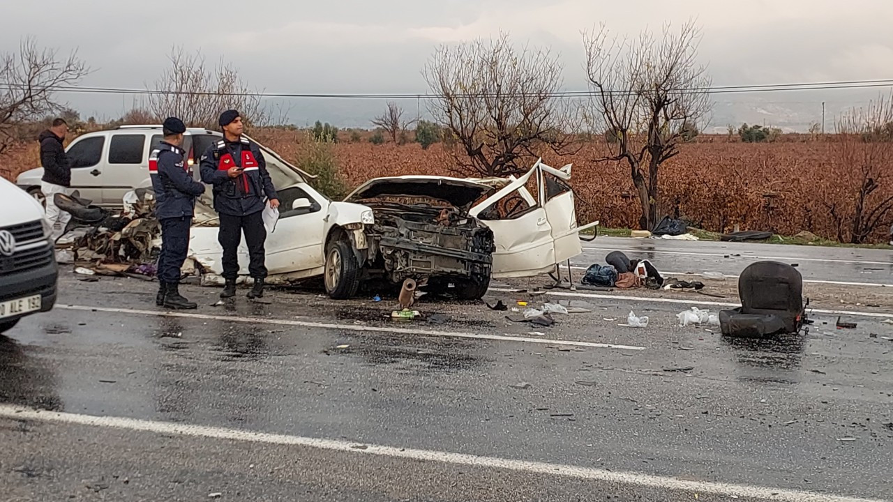 Denizli'de trafik kazası: 1 kişi öldü, 5 kişi yaralandı