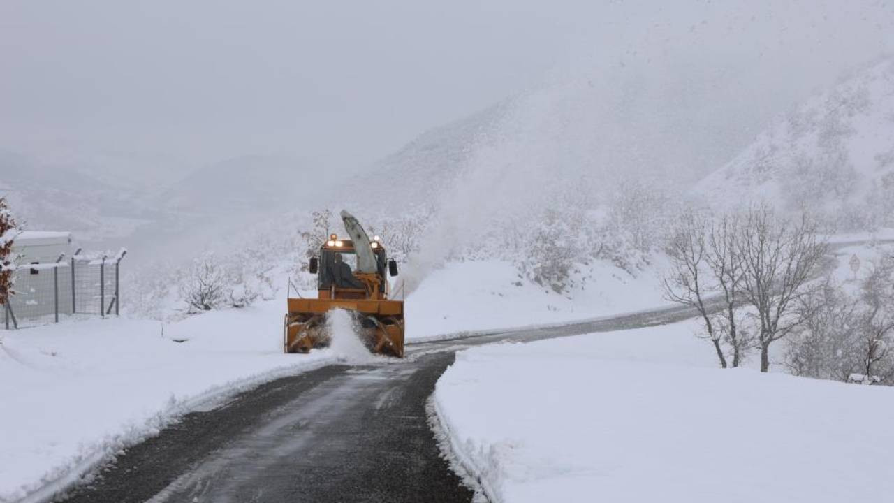 Bingöl’de beyaz esaret: 191 köy yolu ulaşıma kapandı