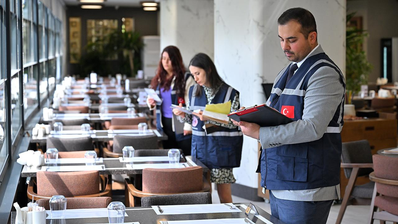 Hesabı öderken acele etmeyin: 700 liralık 'mecburi bahşiş' gündem oldu