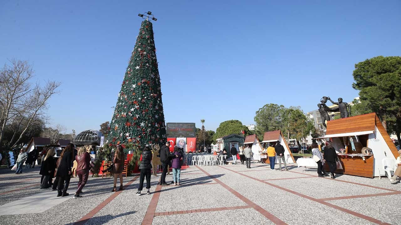 Karşıyaka’da ‘Yeni Yıl Pazarı’ kuruldu