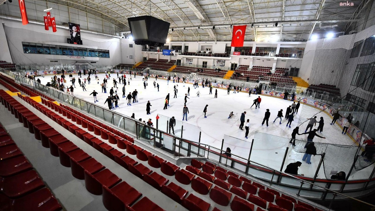 İzmir'de Buz Spor Salonları'na yeni yılda zam yok