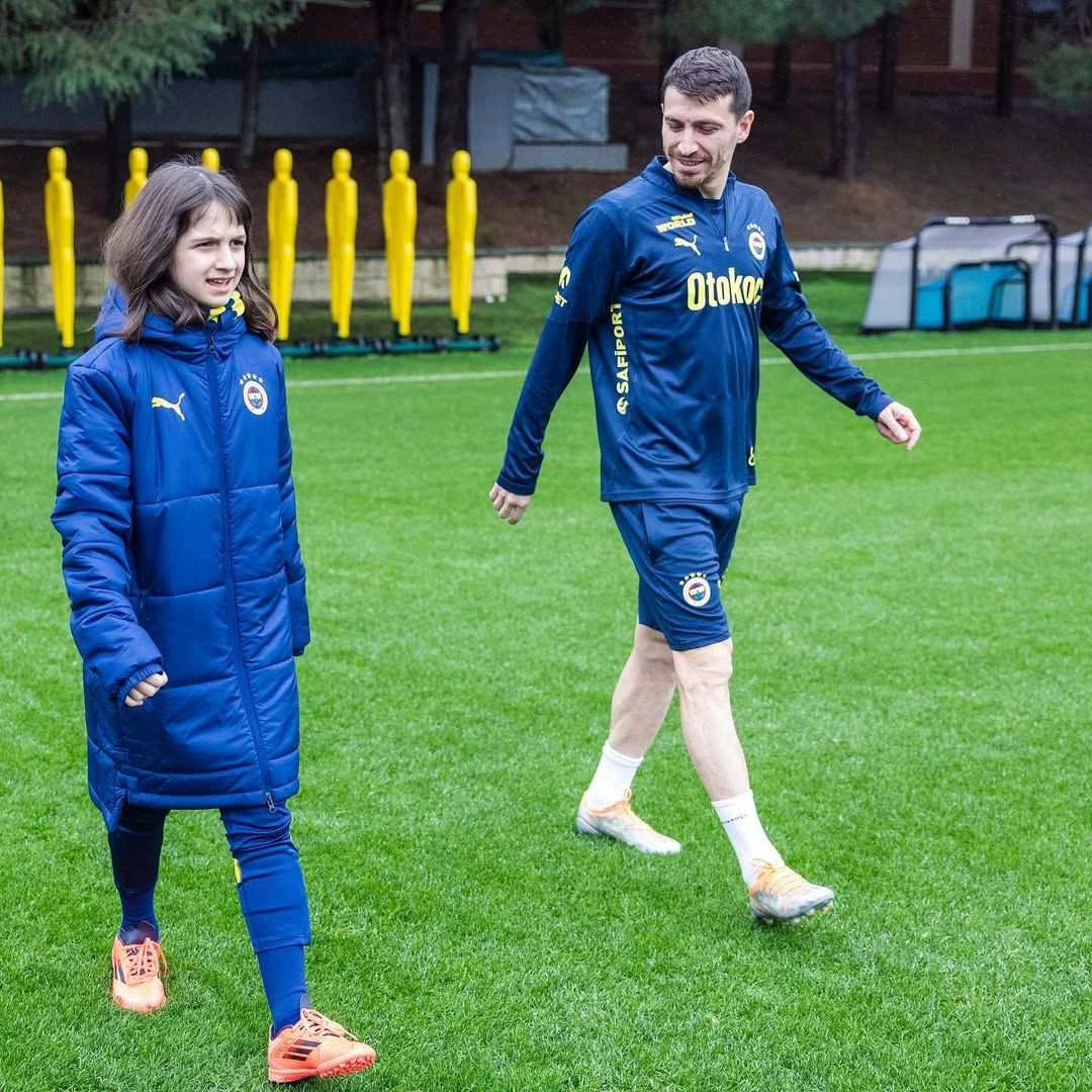 Aziz Yıldırım'ın kızı Yaz Yıldırım'dan Fenerbahçe'ye ziyaret - Sayfa 3