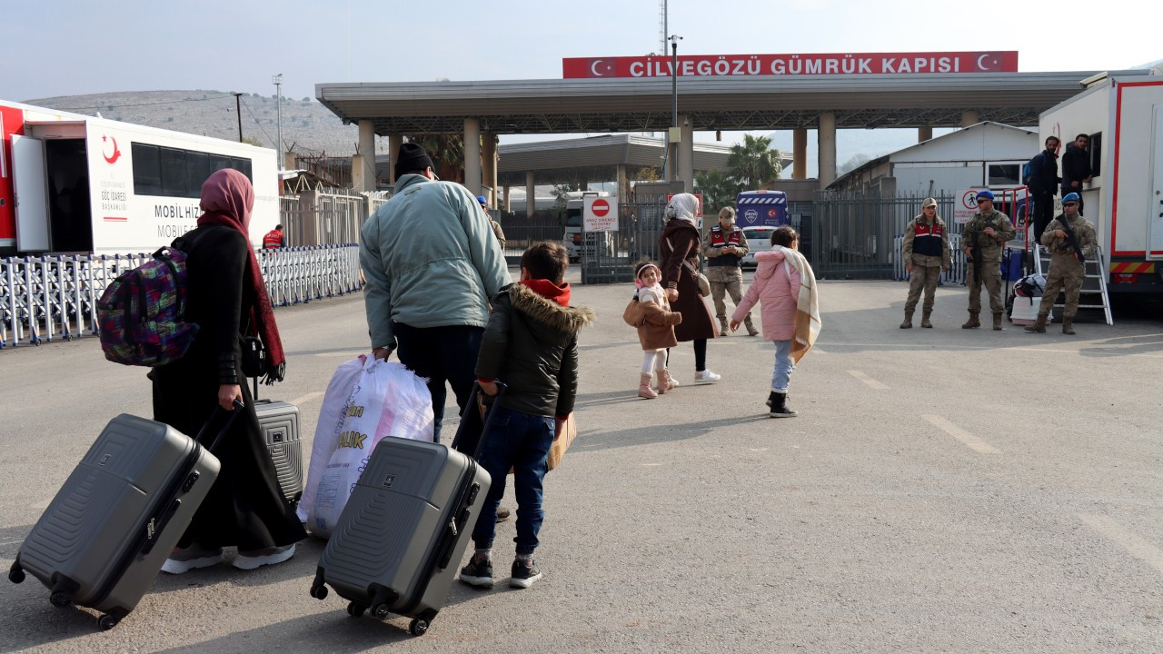 Bakan Yerlikaya ülkesine dönen Suriyelilerin sayısını açıkladı: Okul tatil olunca daha da artacak