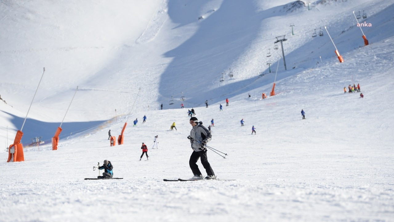 Erzurum Valiliği: Alkollü kayak yapanların kartları iptal edilecek