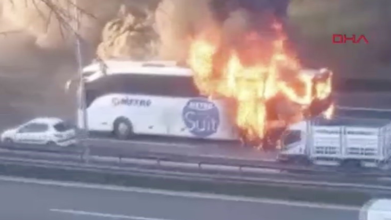 Bağcılar'da yolcu otobüsünde yangın