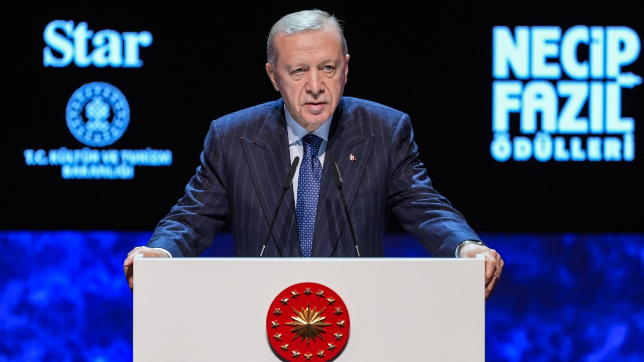 Erdoğan: İdeal gençlik dilinin, dininin, kininin davacısı bir gençlik