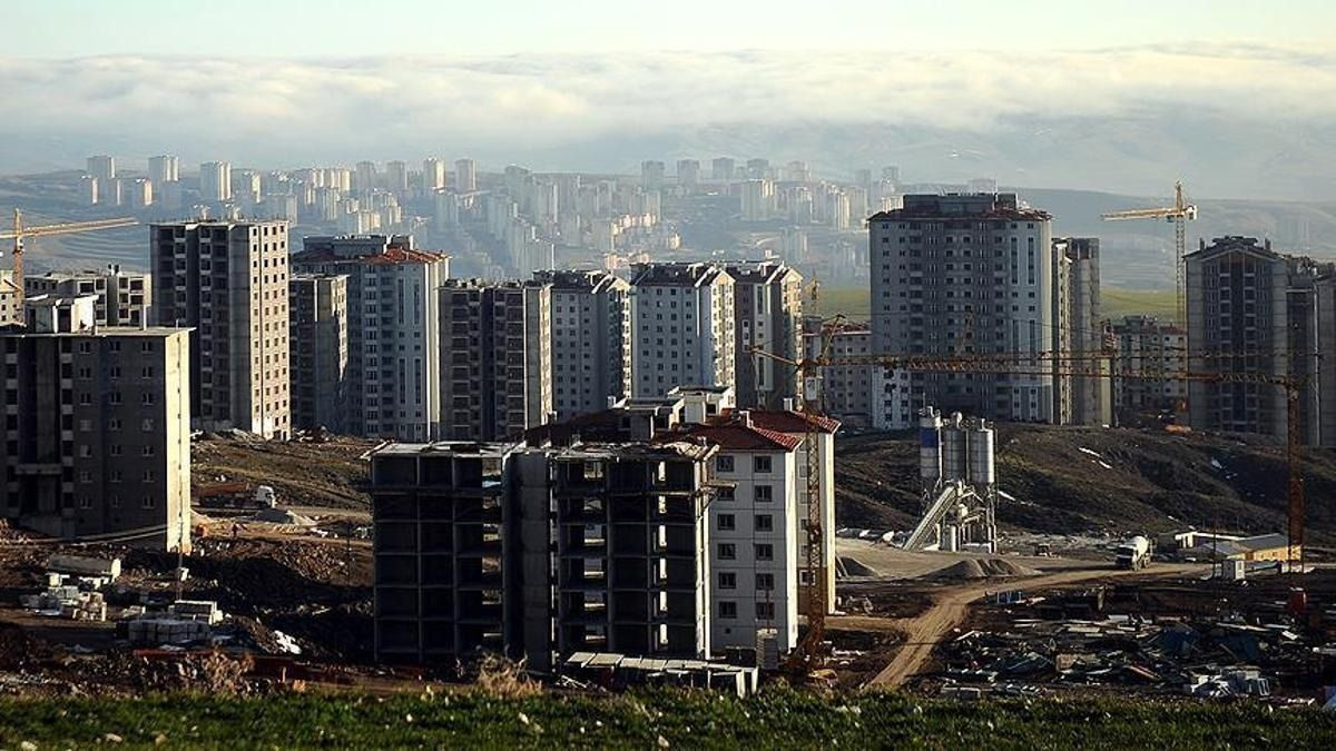 Ekonomi yazarından ev sahibi olmak isteyenlere uyarı: 'Cebinizde TL varsa...' - Sayfa 1