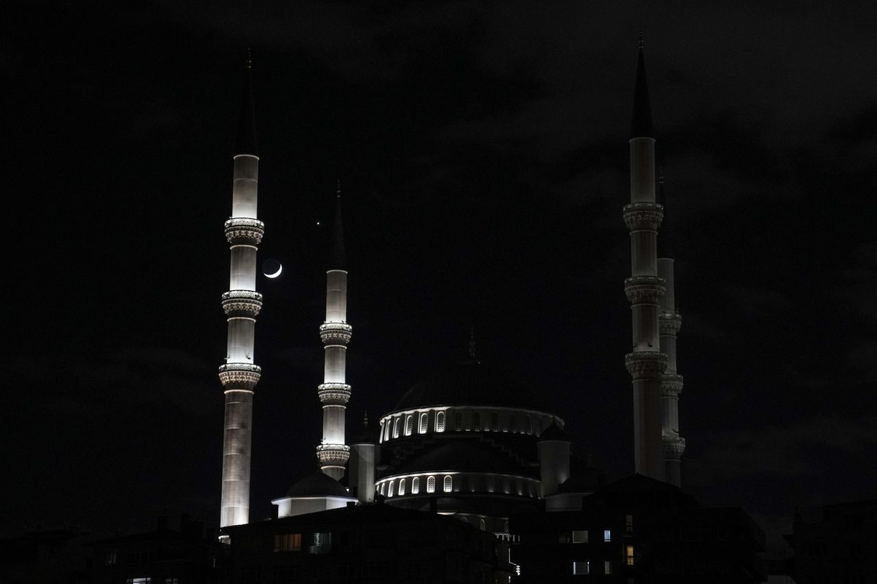 Gökyüzünde 'nadir' şölen: Ay ve Venüs yan yana - Sayfa 1