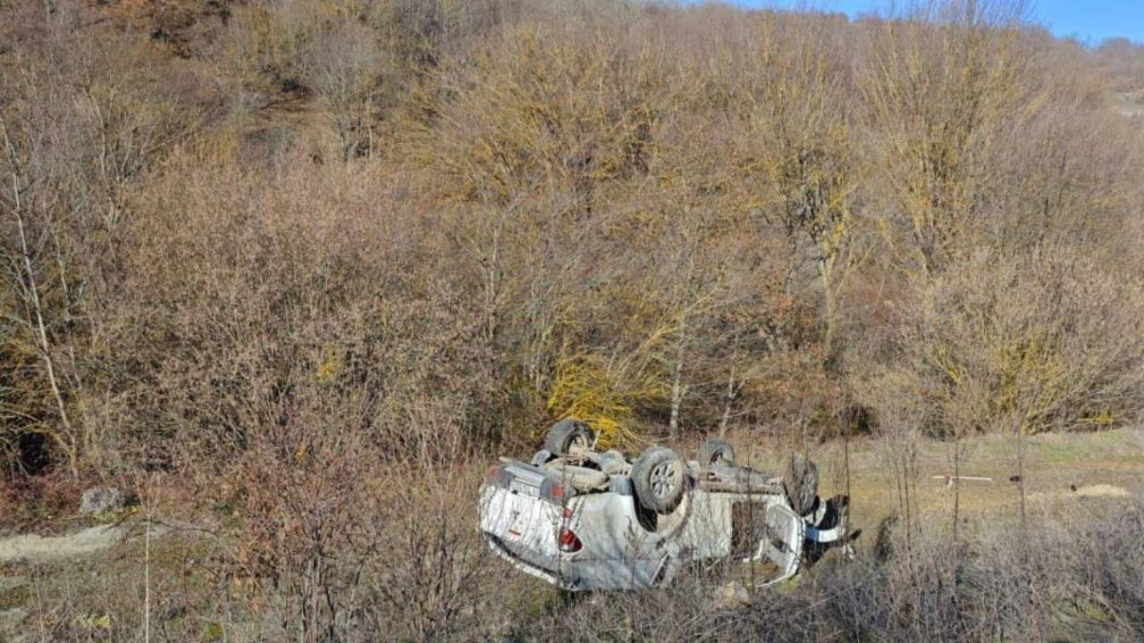 Bilecik’te otomobil araziye savrulup takla attı