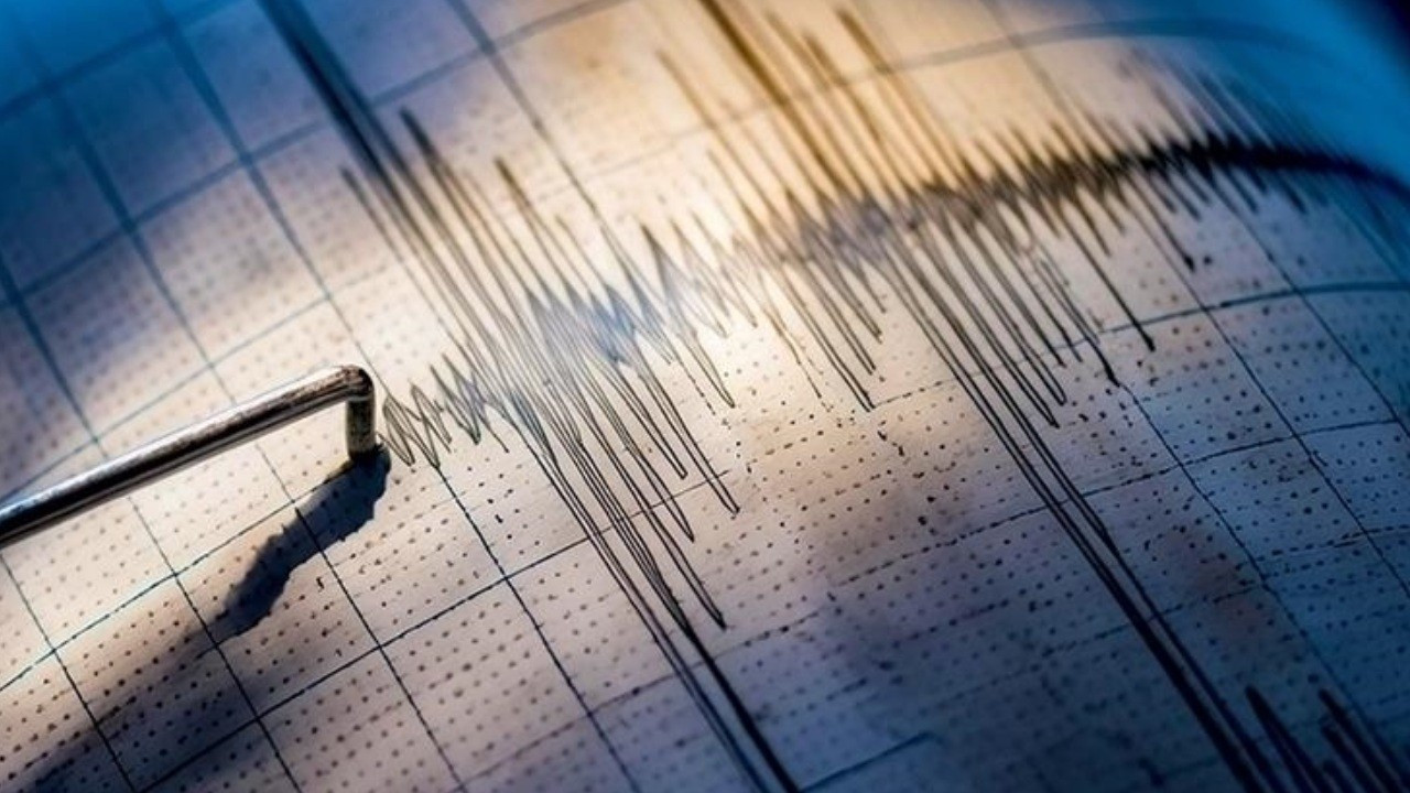 Erzurum'da 4.5 büyüklüğünde deprem: Çevre illerde de hissedildi