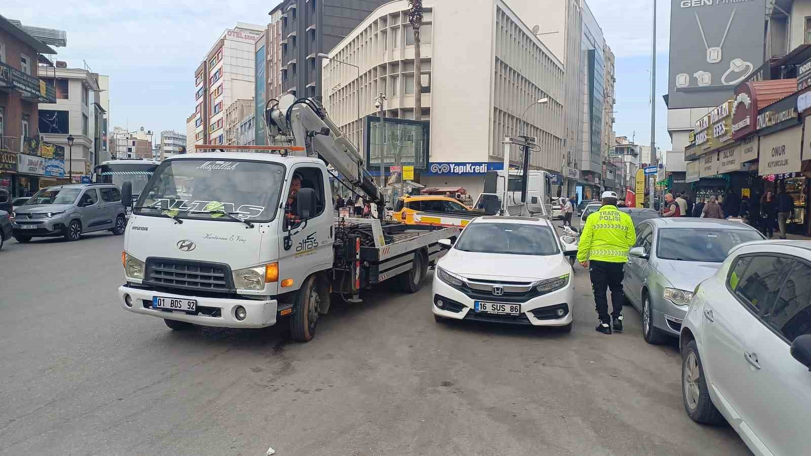 Adana’da 'hatalı park' denetimi: 634 sürücüye ceza kesildi