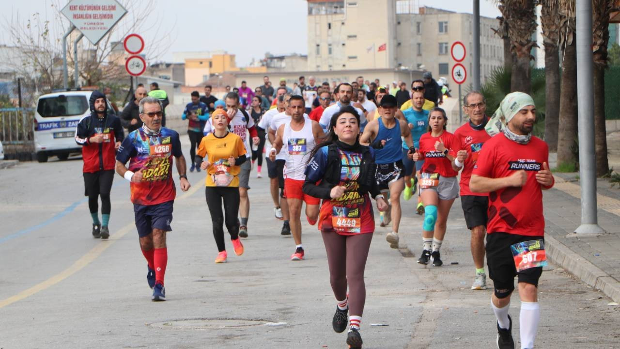 Adana'da maratona rekor katılım: 4 bin kişi koştu