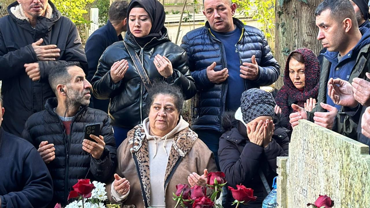 Dün defnedildi, sevenleri mezarında toplandı: Ferdi Tayfur'a veda