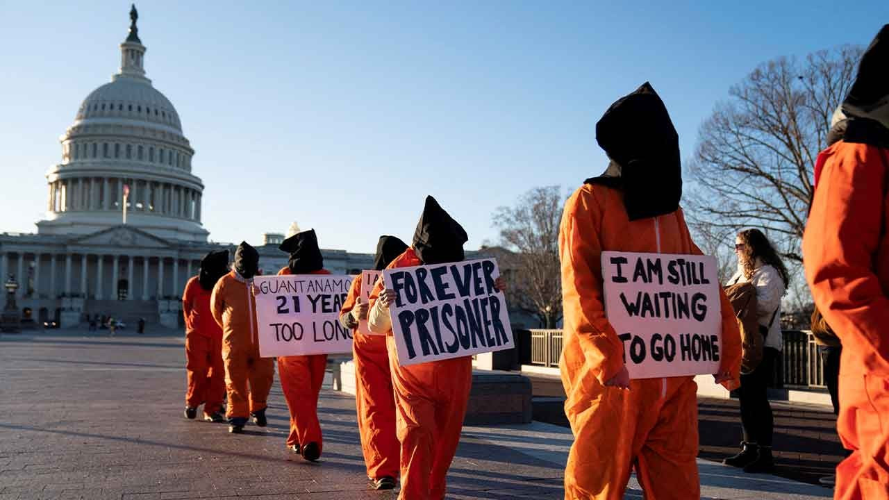 Guantanamo'da tutulan 11 Yemenli tutuklu Umman'a gönderildi