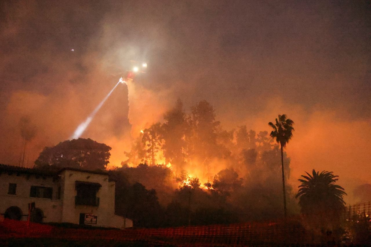 Los Angeles'ta en az 5 ölü: Ünlülerin evleri yanıyor, 100 bin kişi tahliye ediliyor - Sayfa 4