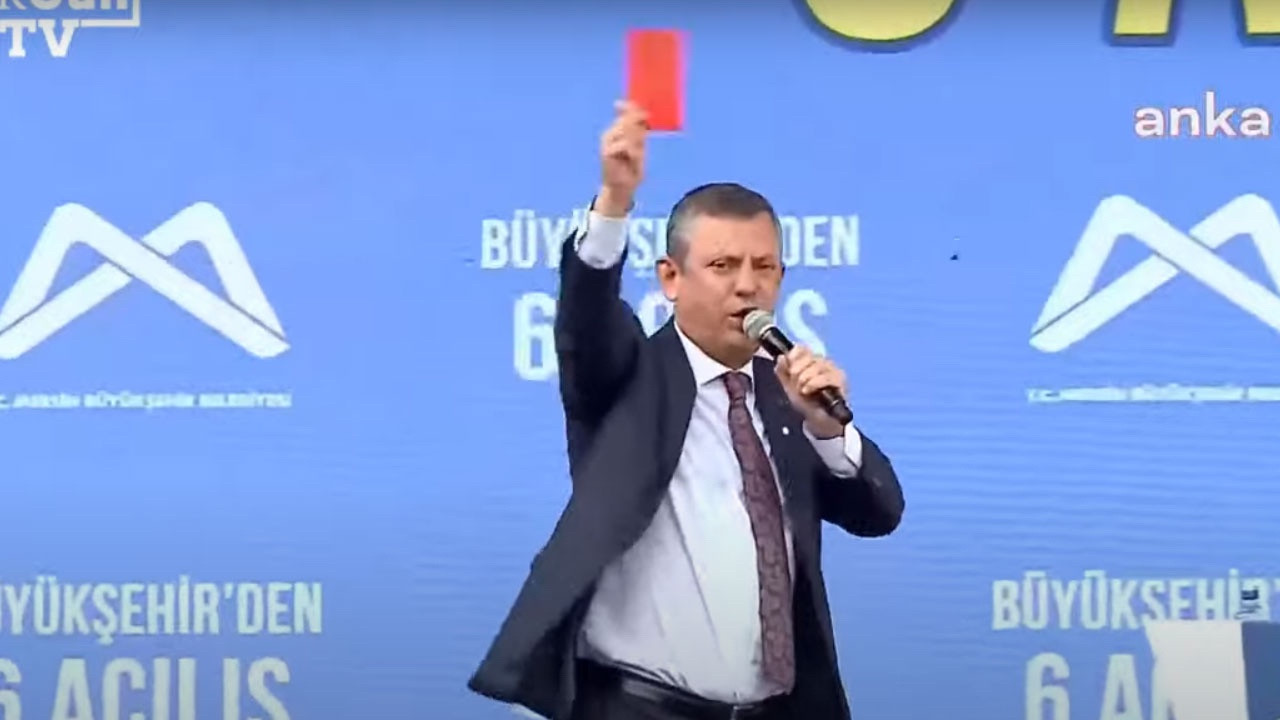 Özel sürprizi açıkladı: Erdoğan'ı gördüğünüz yerde kırmızı kart gösterin