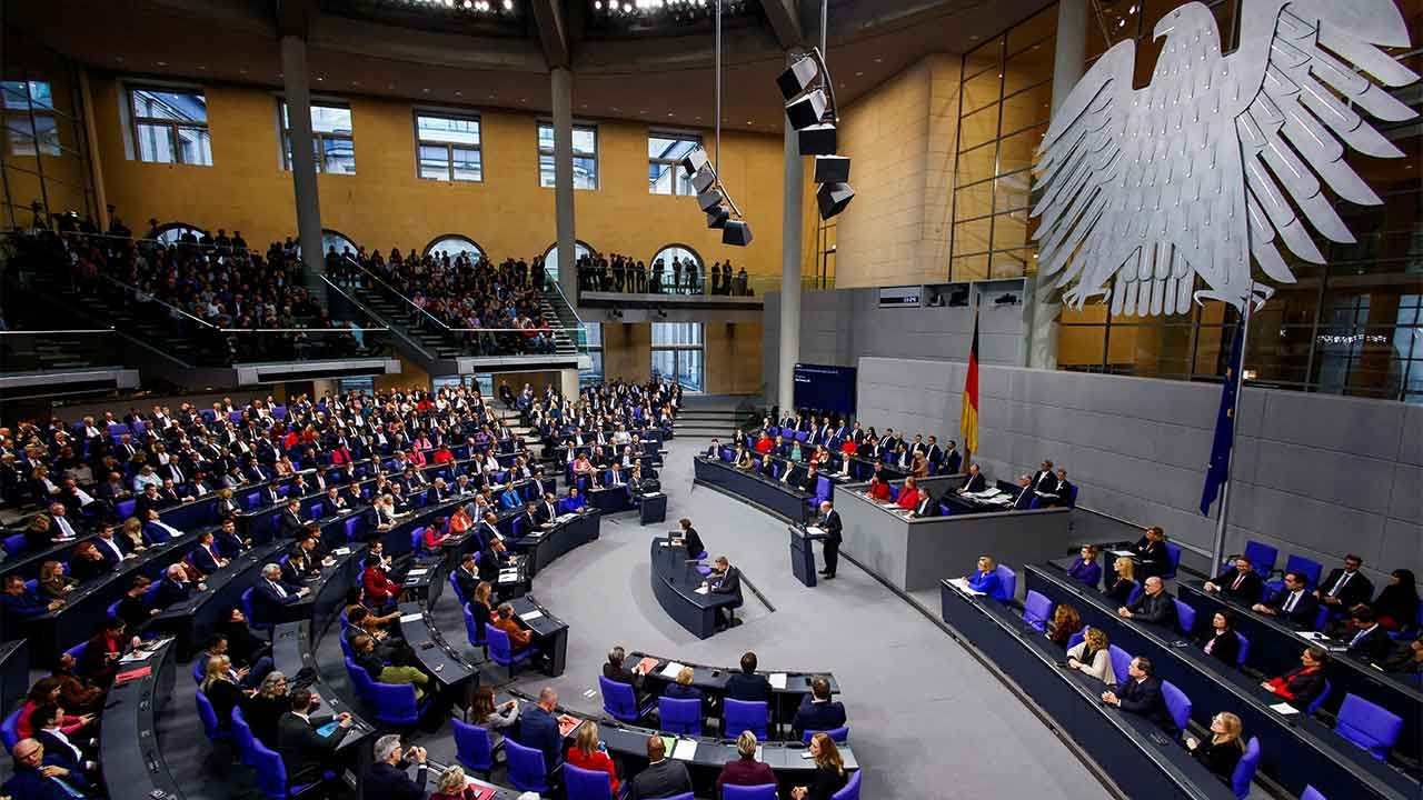 Anket: Almanya'da hangi parti yüzde kaç oy alıyor?