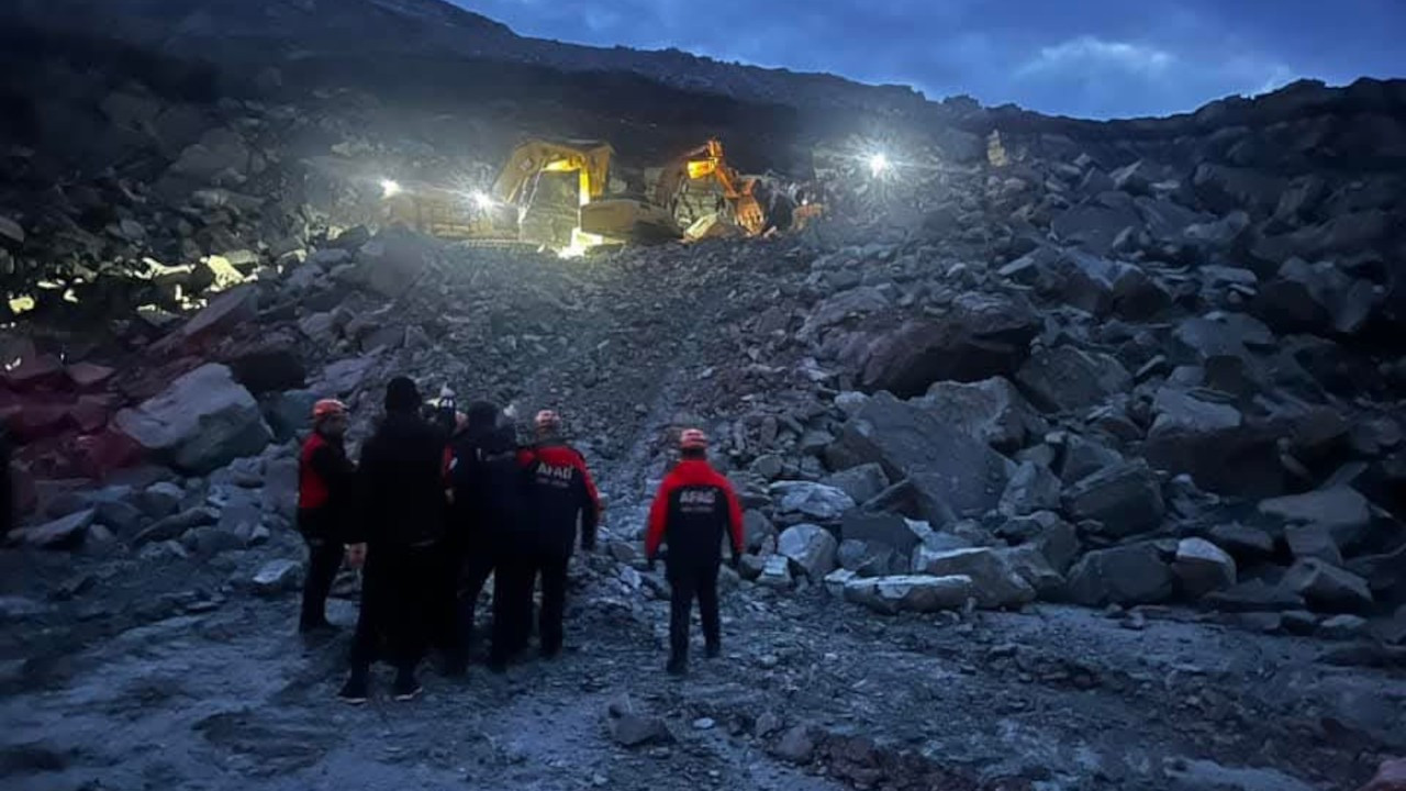 Madendeki patlatma sonrasında kayaların altında kalan çalışan öldü