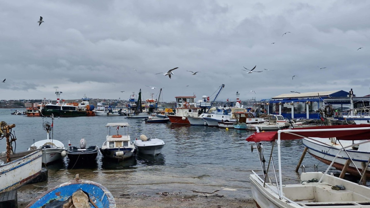 Marmara'da fırtına alarmı: Balıkçılar denize açılamadı