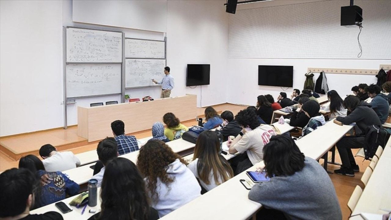 Üniversite okumanın getirisi azaldı: Maaş farkı düşüyor - Sayfa 1