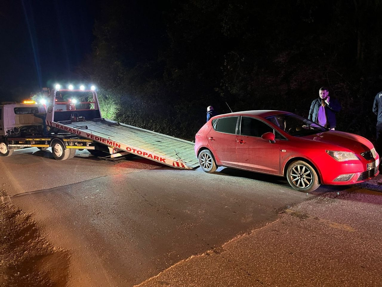 Sakarya'da polisten kaçan alkollü sürücü kaza yaptı