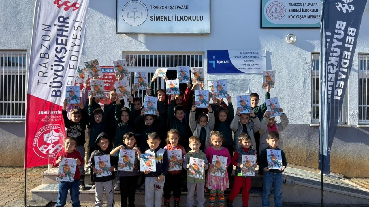 Trabzon'da köy okulu öğrencilerine bilim dergisi hediye edildi