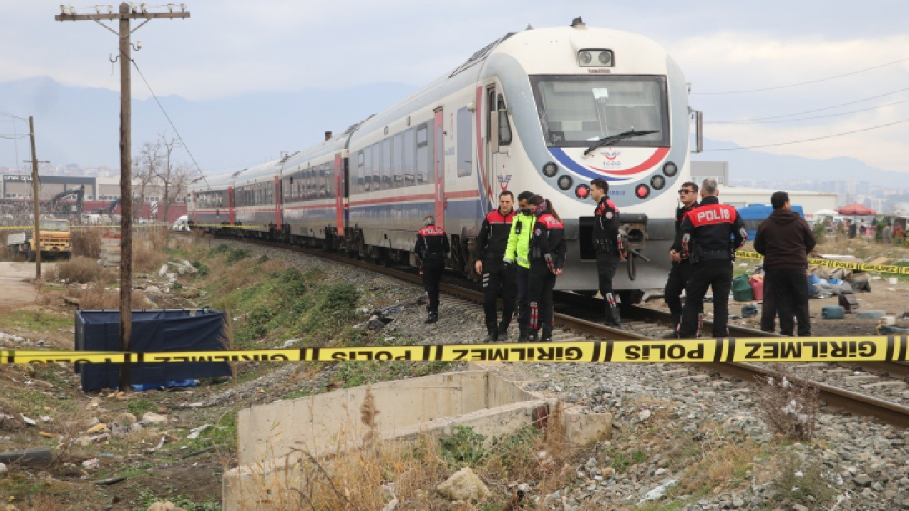 Denizli'de trenin çarptığı kişi öldü