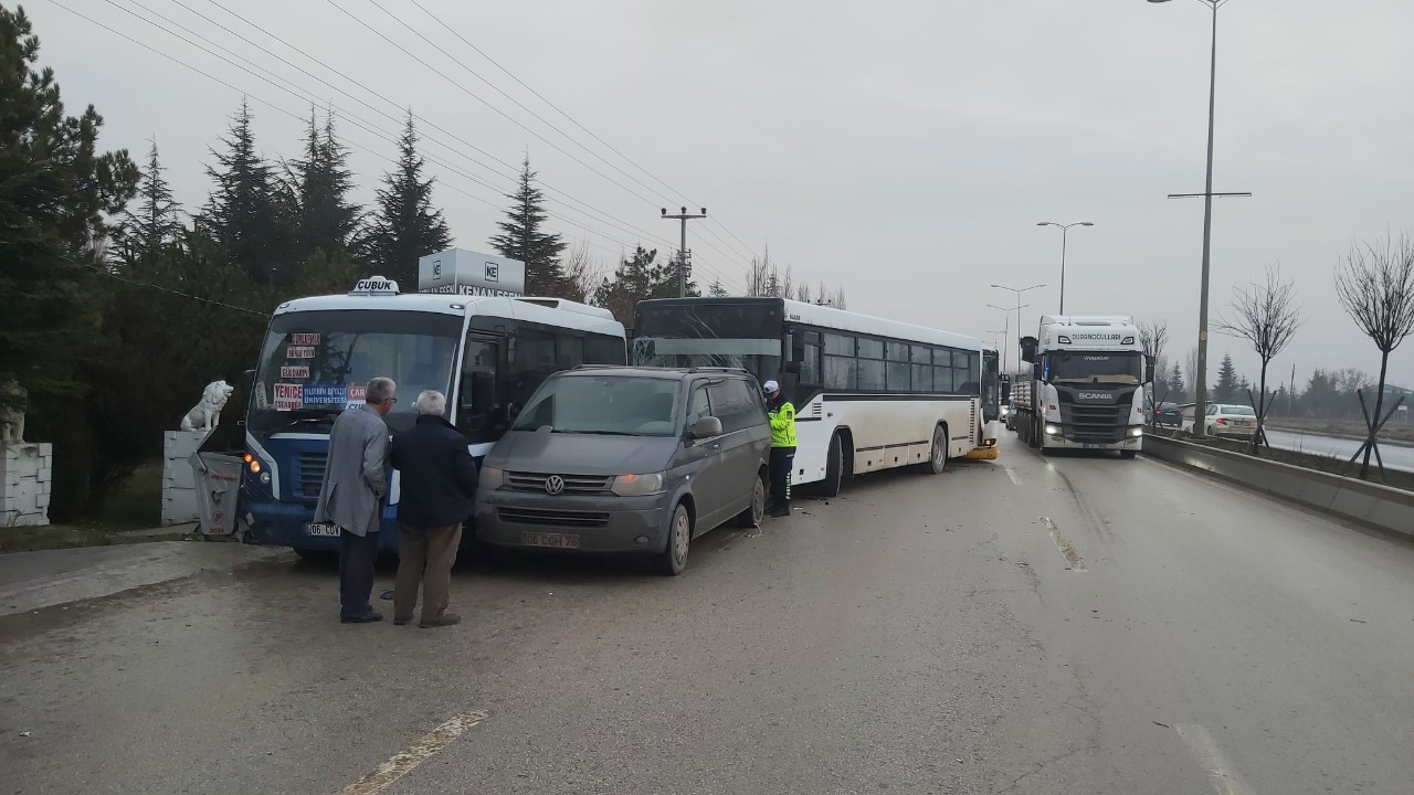 Ankara'da zincirleme trafik kazası: 33 kişi yaralandı