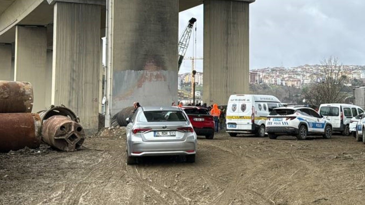 Üzerine iş makinesi kovası düşen işçi hayatını kaybetti