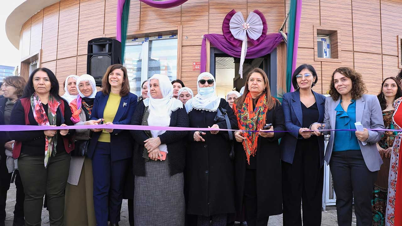 Kadın Eserleri Kütüphanesi, Diyarbakır'da açıldı