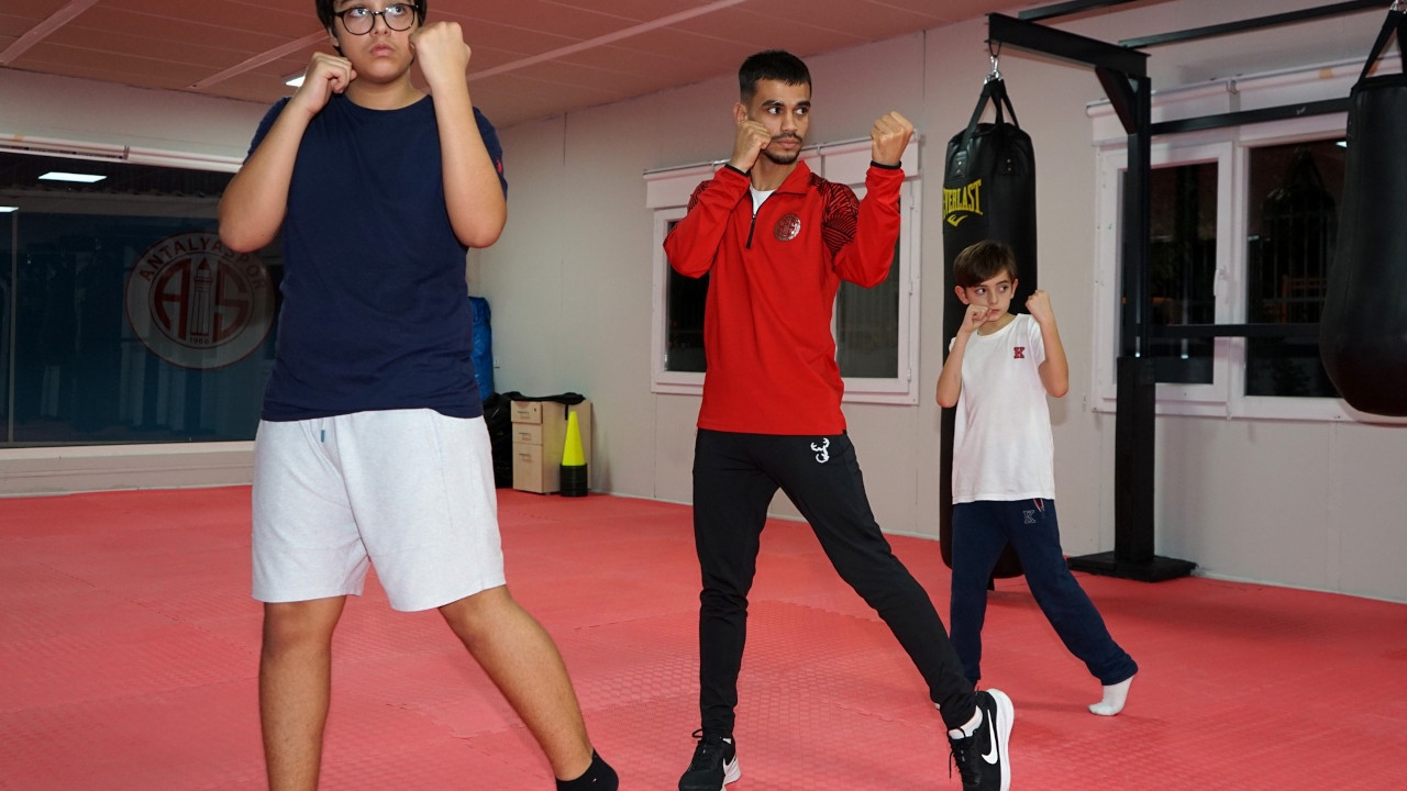 Antalyaspor Kick Boks Okulu'nda yeni sezon açıldı